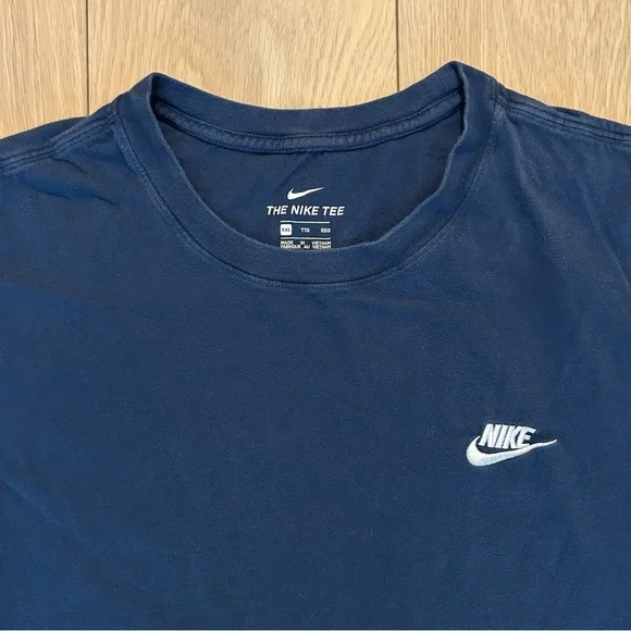 Nike Men’s Sportswear Club T-shirt Midnight Navy/White 2XL - Picture 4 of 8